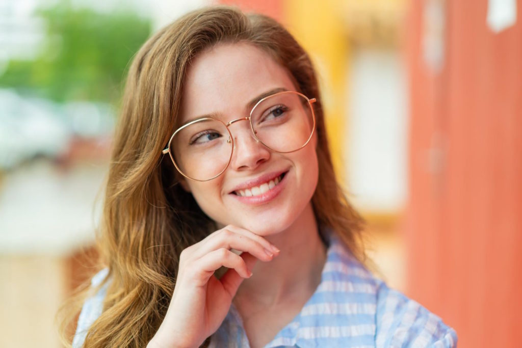 Okulary korekcyjne to nie tylko funkcjonalny przedmiot, ale również ważny element stylizacji